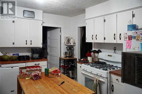 409 5 Street S, Lethbridge, Alberta T1J 2B6 - Photo 4 - A2172323