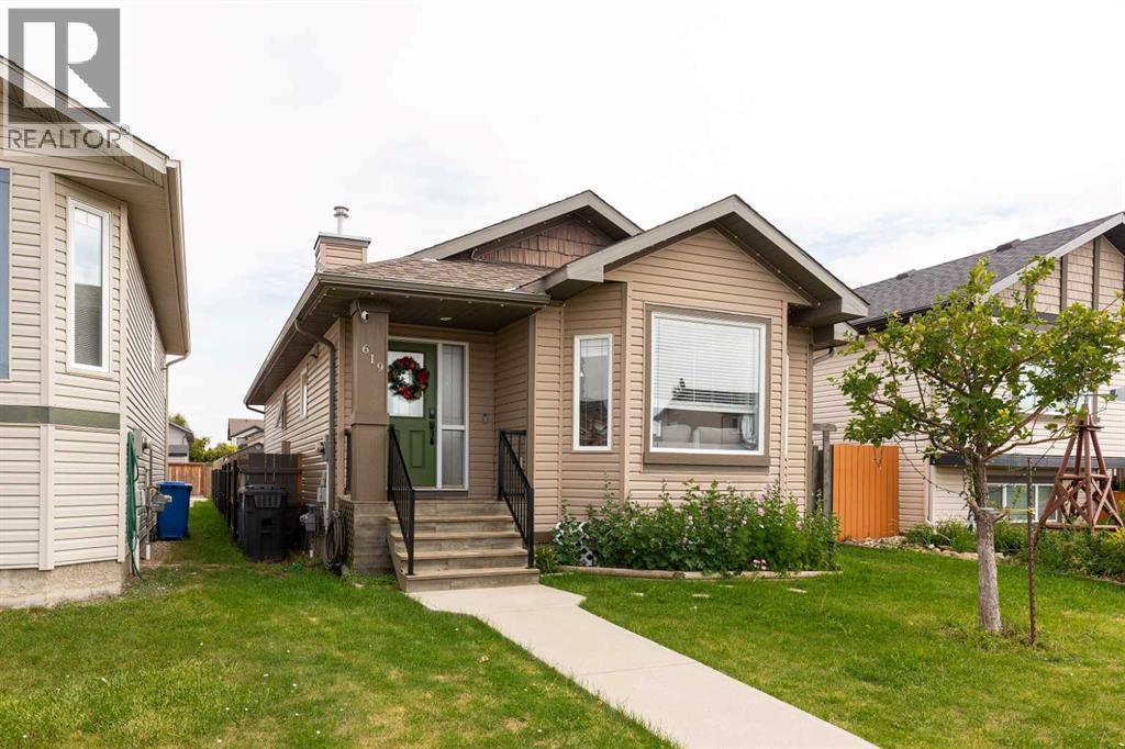 <h3>$425,000</h3><p>619 Florence Ho Leong Crescent N, Lethbridge, Alberta</p>