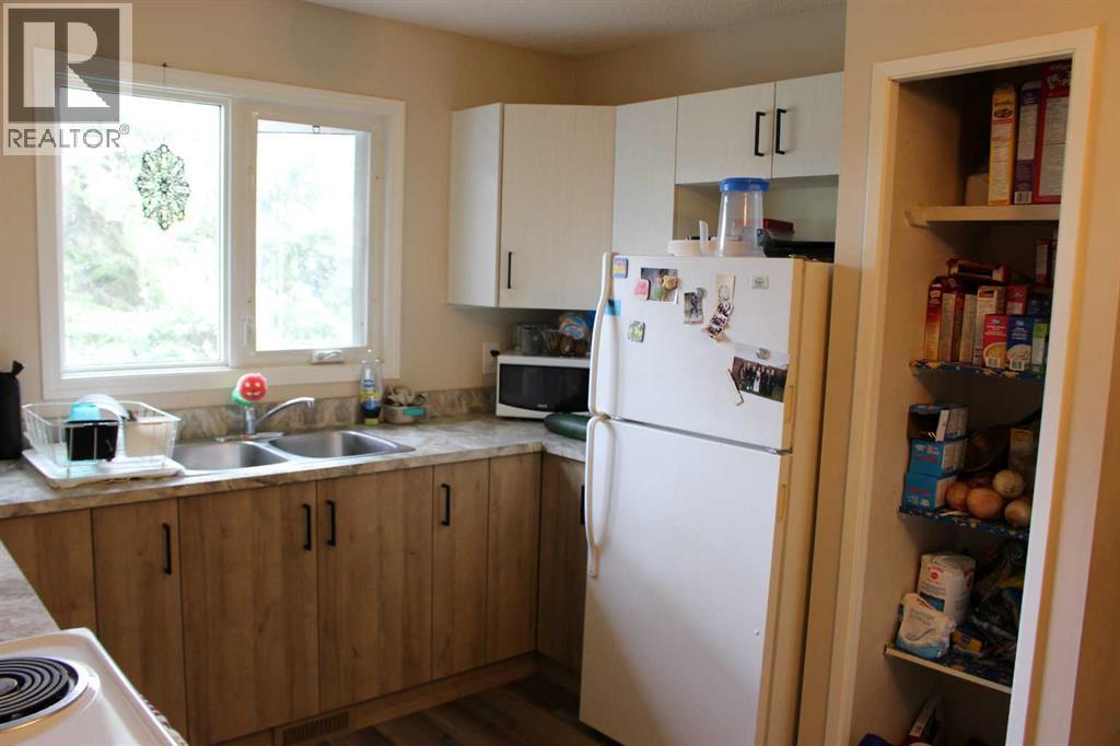 719 B Rosewood Avenue, Picture Butte, Alberta T0K 1V0 - Photo 4 - A2252590