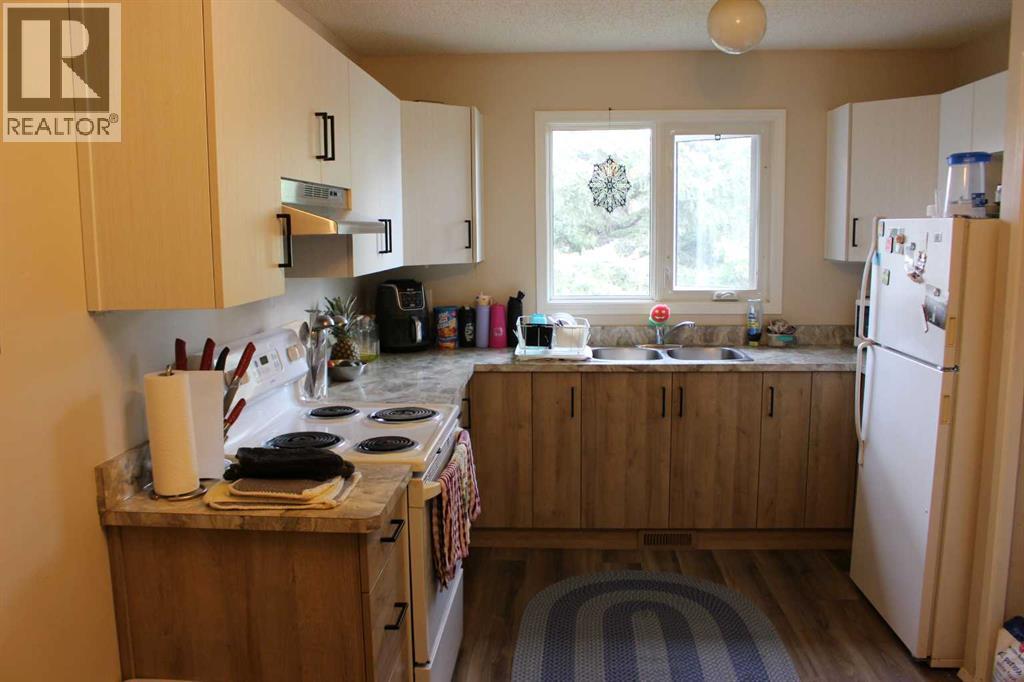 719 B Rosewood Avenue, Picture Butte, Alberta T0K 1V0 - Photo 5 - A2252590