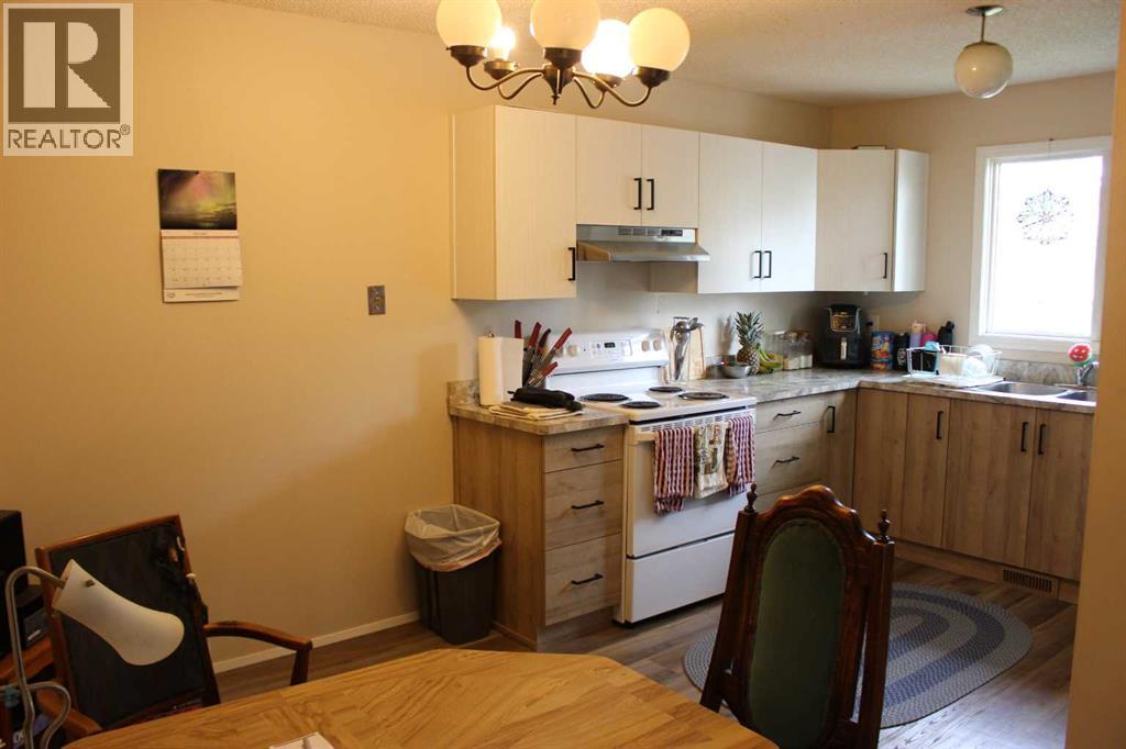 719 B Rosewood Avenue, Picture Butte, Alberta T0K 1V0 - Photo 7 - A2252590