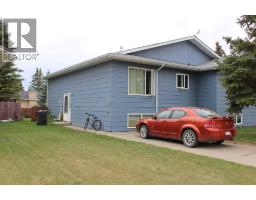 719 B Rosewood Avenue, picture butte, Alberta