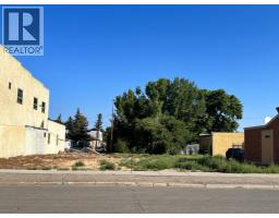 212 5th Avenue W, bow island, Alberta