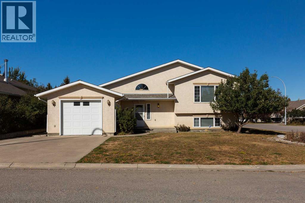 <h3>$585,000</h3><p>1243 Tumblewood Avenue, Pincher Creek, Alberta</p>