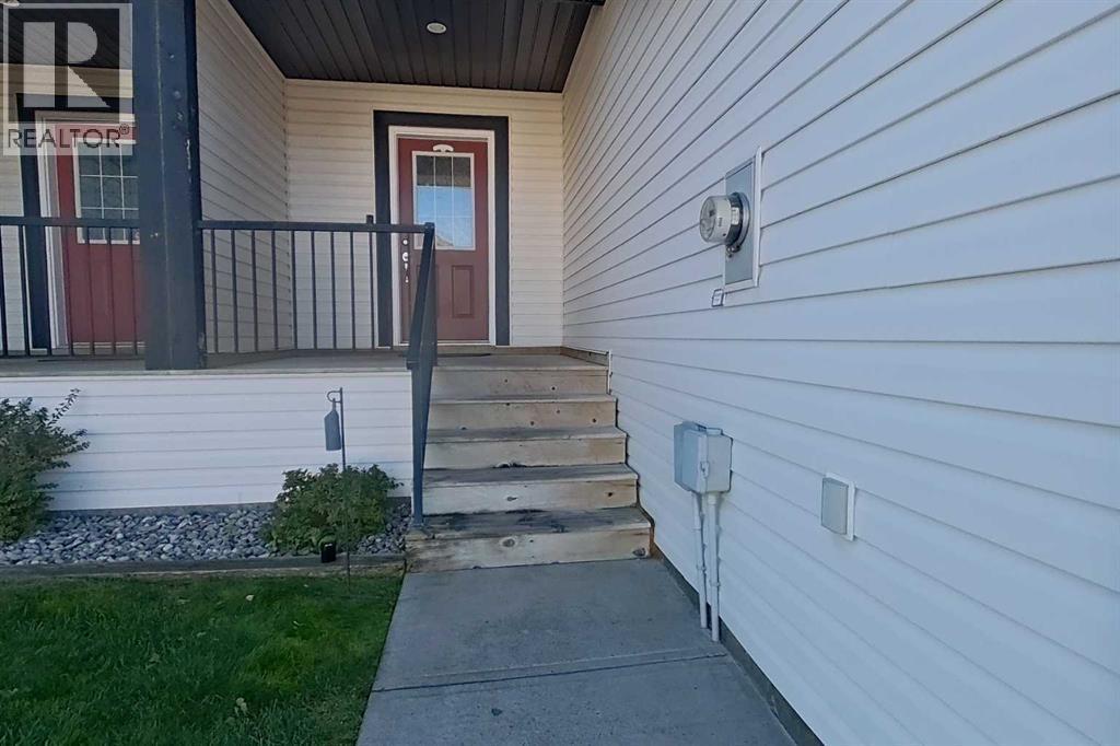 4, 295 Blackfoot Road W, Lethbridge, Alberta T1K 8A6 - Photo 2 - A2265039