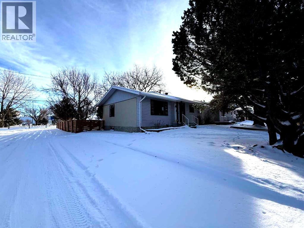 <h3>$410,000</h3><p>222 Eagle Road N, Lethbridge, Alberta</p>