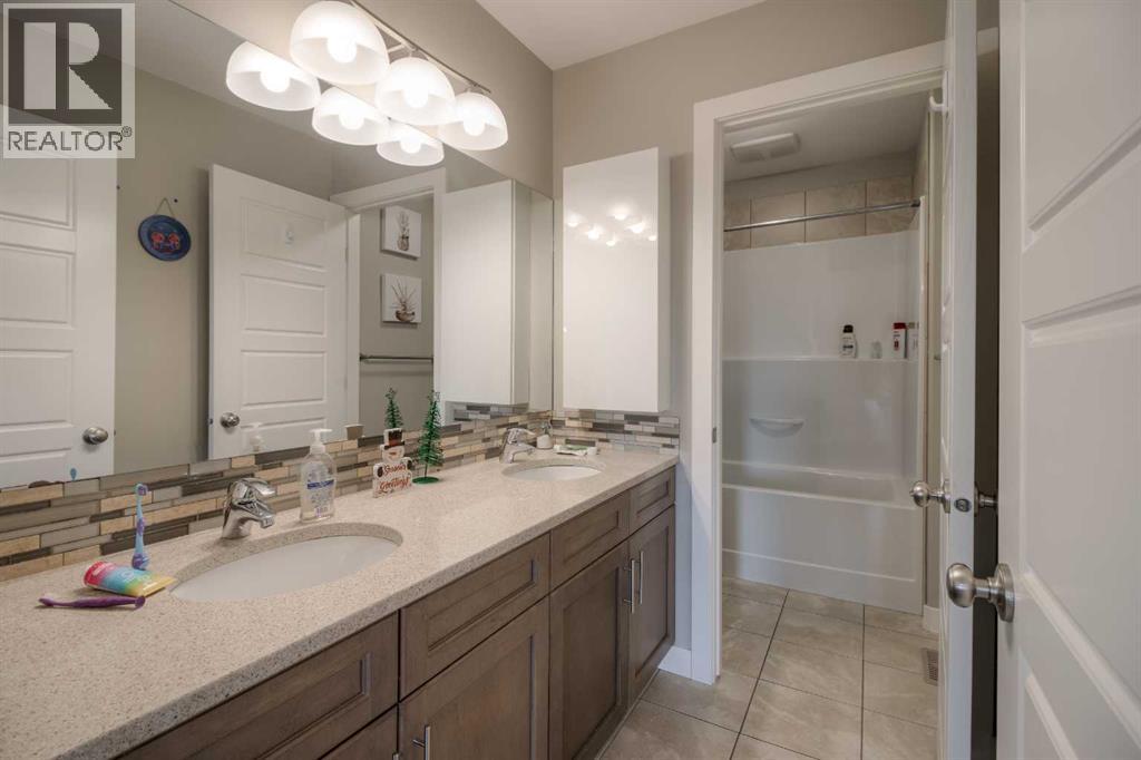 541 Aquitania Boulevard W, Lethbridge, Alberta T1J 5G7 - Photo 28 - A2272884