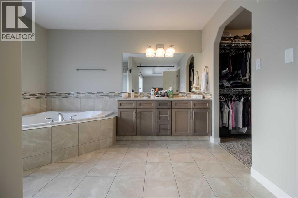 541 Aquitania Boulevard W, Lethbridge, Alberta T1J 5G7 - Photo 32 - A2272884