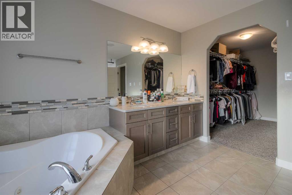 541 Aquitania Boulevard W, Lethbridge, Alberta T1J 5G7 - Photo 34 - A2272884