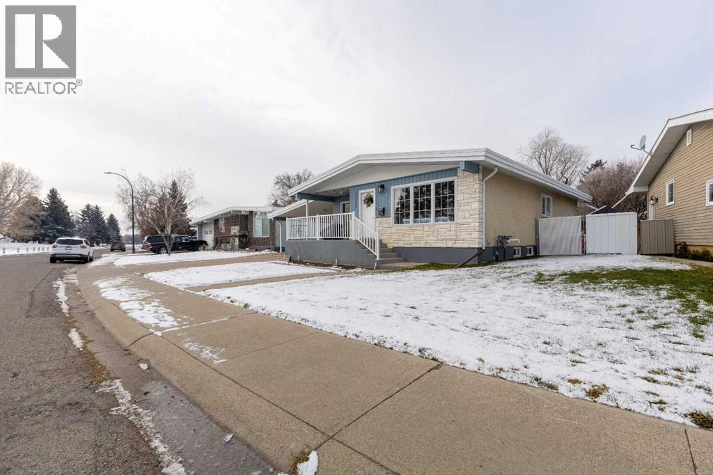2220 Mayor Magrath Drive S, Lethbridge, Alberta T1K 2S4 - Photo 2 - A2272615