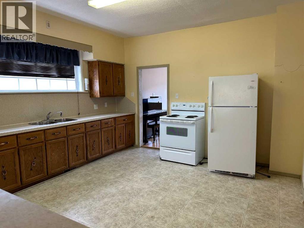 7526 18 Avenue, Coleman, Alberta T0K 0E0 - Photo 3 - A2275226