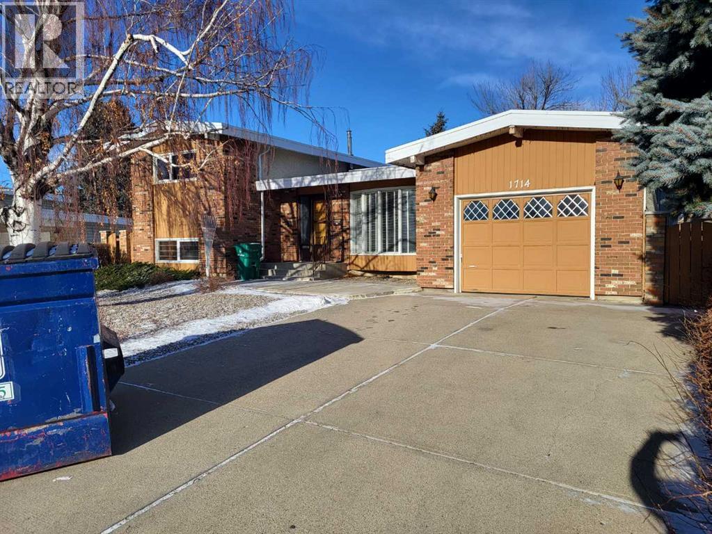 <h3>$2,500<small> Monthly</small></h3><p>1714 St Andrew Road N, Lethbridge, Alberta</p>