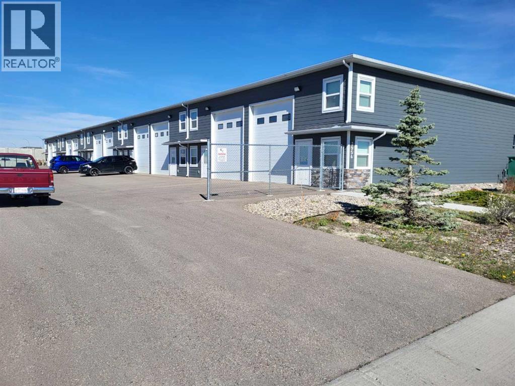 <h3>$335,000</h3><p>5, 3954 30 Street N, Lethbridge, Alberta</p>