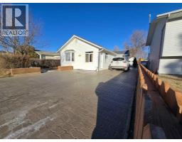 210 2 Avenue N, vauxhall, Alberta