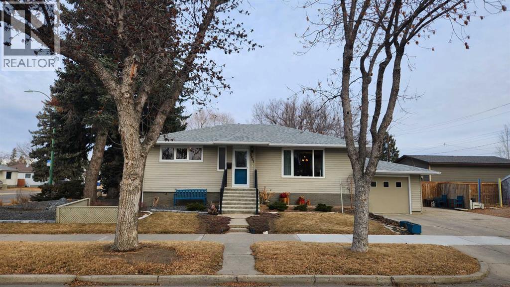 2001 12 Avenue S, Lethbridge, Alberta T1K 0N8 - Photo 1 - A2279437