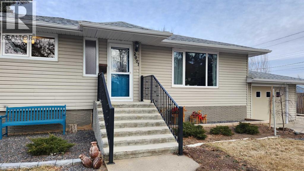 2001 12 Avenue S, Lethbridge, Alberta T1K 0N8 - Photo 2 - A2279437