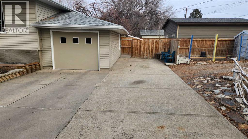 2001 12 Avenue S, Lethbridge, Alberta T1K 0N8 - Photo 3 - A2279437