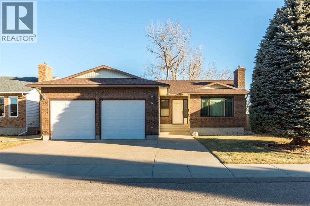 <h3>$520,000</h3><p>83 Elm Crescent S, Lethbridge, Alberta</p>