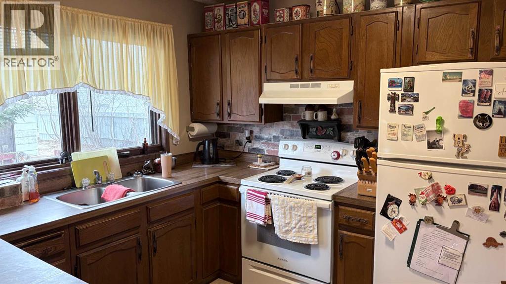 105 4th Street W, Foremost, Alberta T0K 0X0 - Photo 3 - A2282972