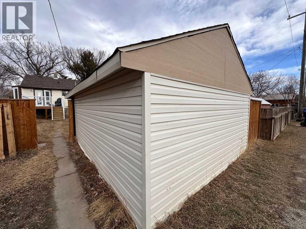 1912 6a Avenue N, Lethbridge, Alberta T1H 0W7 - Photo 10 - A2284363