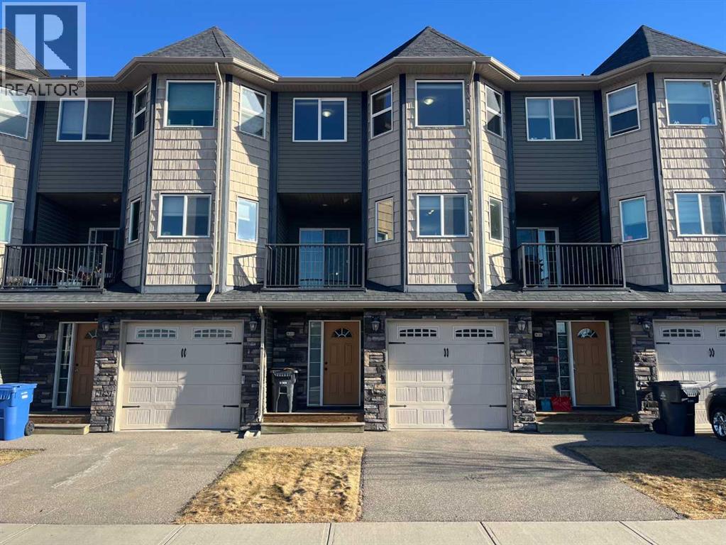 <h3>$2,100<small> Monthly</small></h3><p>833 Mt Sundance Manor W, Lethbridge, Alberta</p>