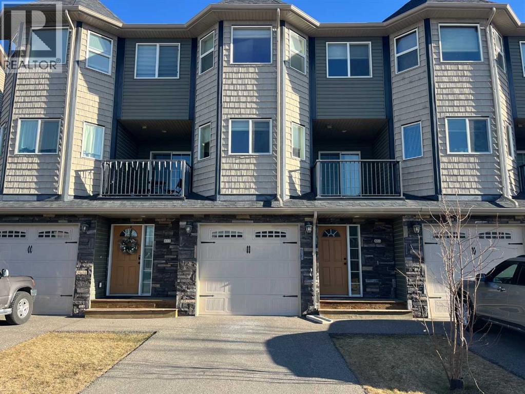 <h3>$2,100<small> Monthly</small></h3><p>855 Mt Sundance Manor W, Lethbridge, Alberta</p>