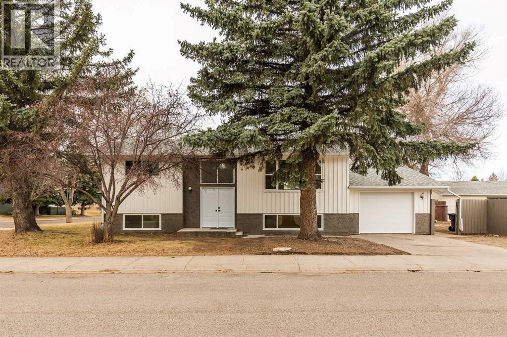 <h3>$493,400</h3><p>2302 16 Street N, Lethbridge, Alberta</p>