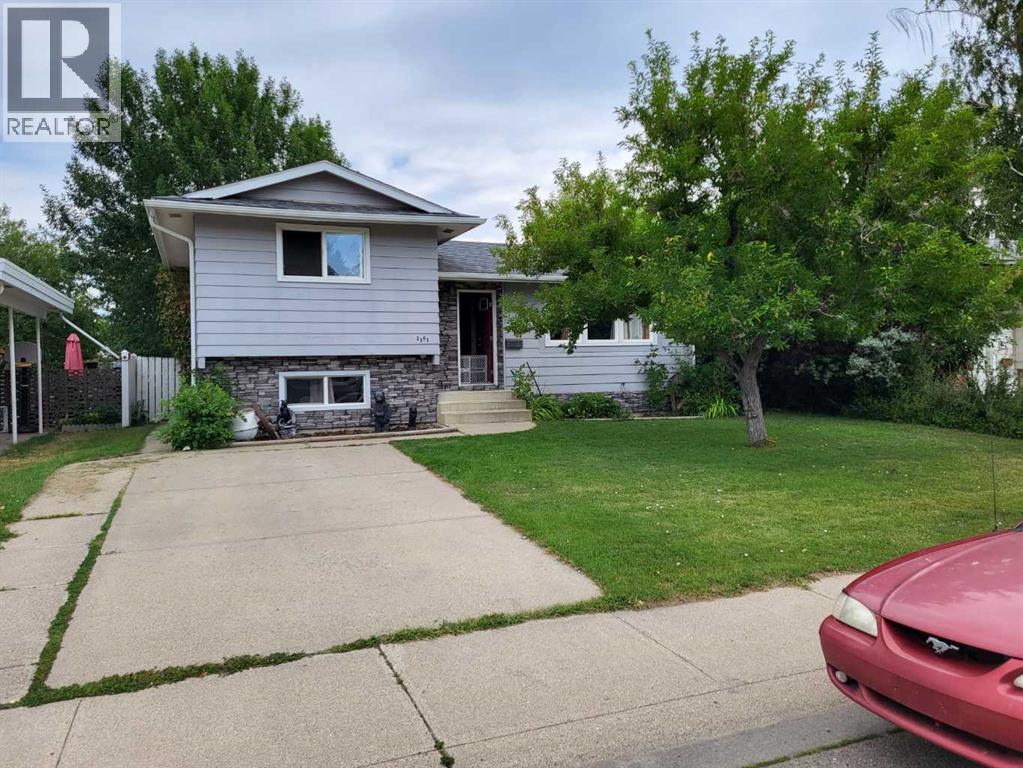 <h3>$2,100<small> Monthly</small></h3><p>2161 Palm Road S, Lethbridge, Alberta</p>
